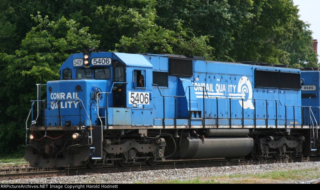 NS 5406 leads a train onto the "S" line